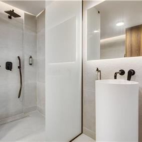 5 bedroom luxury seaside villa with indoor & outdoor pool, near Acharavi, sleeps 10